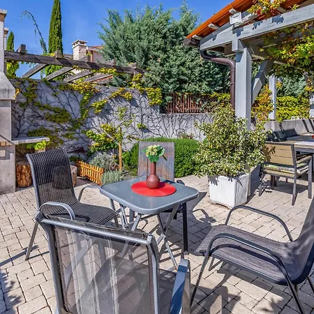 In With Outdoor Swimming Pool Σπίτι διακοπών *
