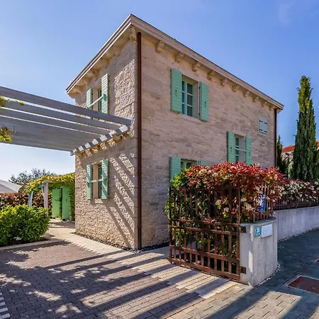In With Outdoor Swimming Pool Holiday home